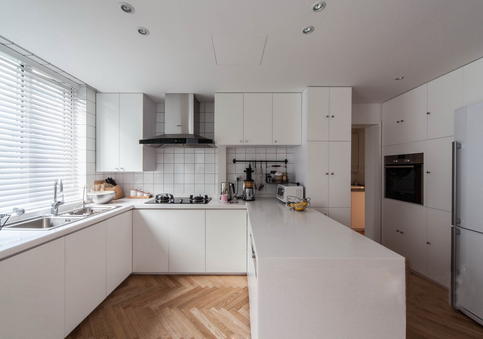 北欧阳光 白色温暖厨房 开放式设计
